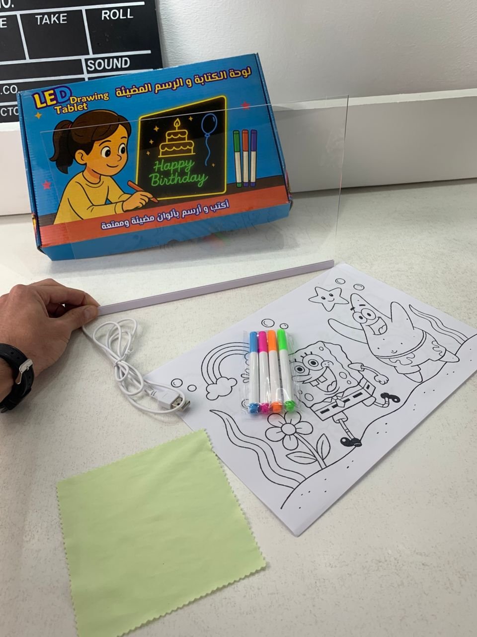 Tableau à Dessin LED coloré avec 4 stylos 30x20cm – لوحة مضيئة للرسم والتلوين - الصورة 2