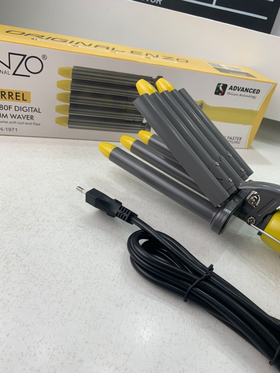 Enzo Fer à Friser Professionel en Céramique à 5 Barils – مجعد شعر أصلي من إينزو - الصورة 3