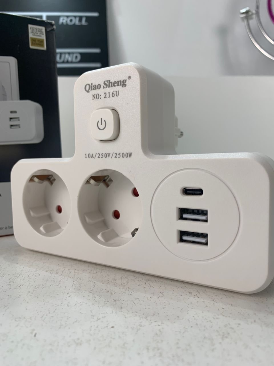 Rallonge Mural Multifonction – 2 Prises Européennes, 3 Ports USB (dont USB-C) et Lumière LED – مقبس طاقة - الصورة 3