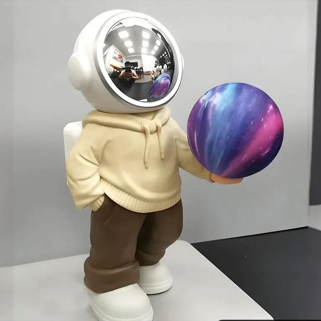 مكبر صوت بلوتوث ومصباح رائد فضاء