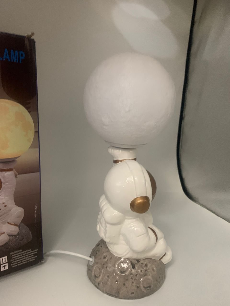 Veilleuse Astronaute et Lampe de Table en Céramique - الصورة 2