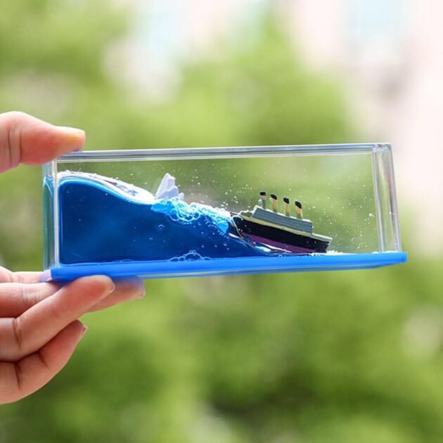 Décoration en forme de bateau de croisière insubmersible V2 - زينة على شكل سفينة سياحية لا تغرق