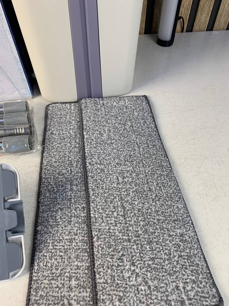 Balai-serpillère plat avec seau à deux compartiments et lingettes en microfibre - ممسحة مايكروفيبر مع دلو بغرفتين للفصل بين الماء النظيف - الصورة 16