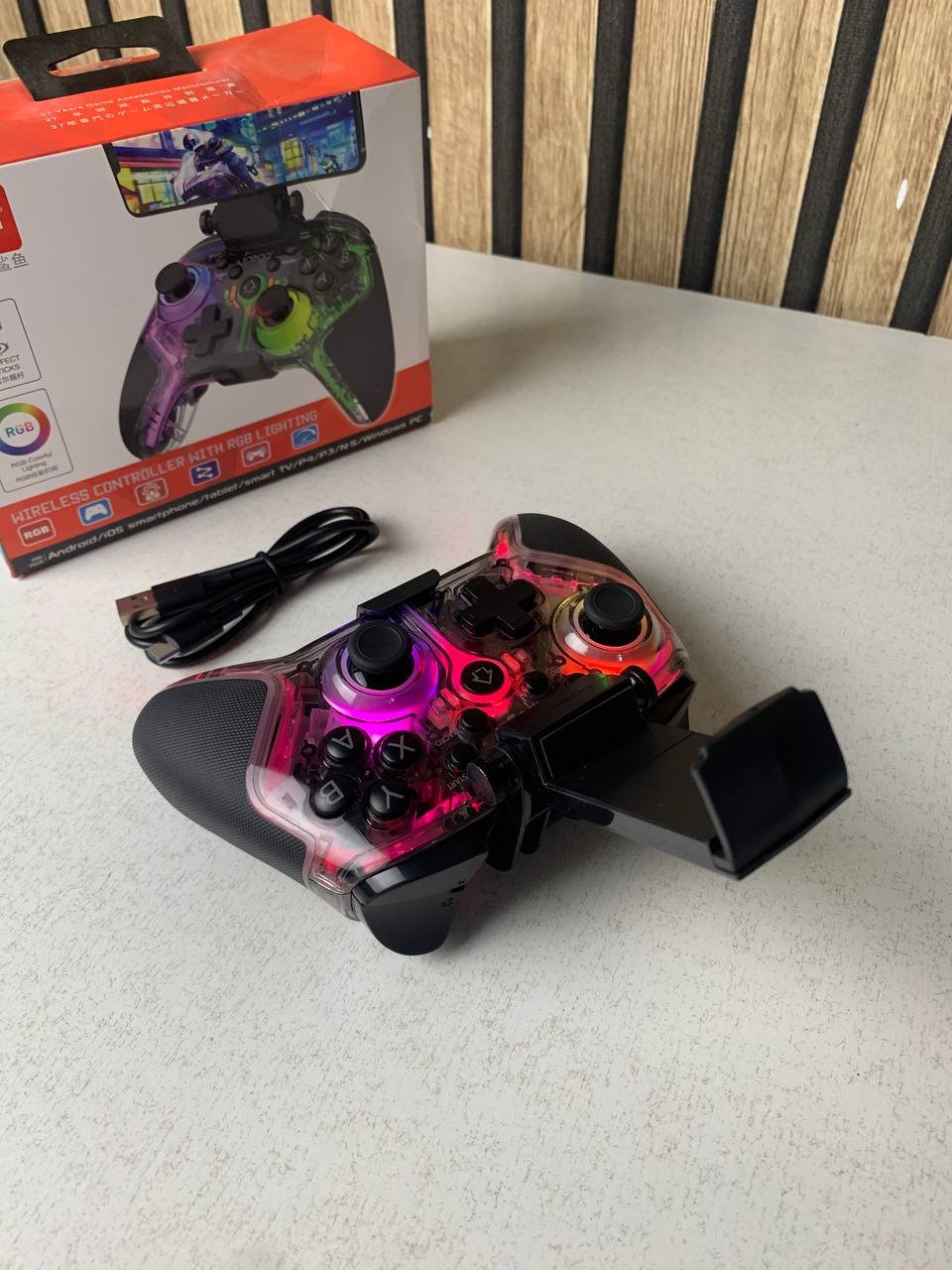 ⁦Manette de jeu sans fil IPEGA PG-9666TH avec poignets lumineux RGB - يد تحكم لاسلكية⁩ - الصورة ⁦12⁩
