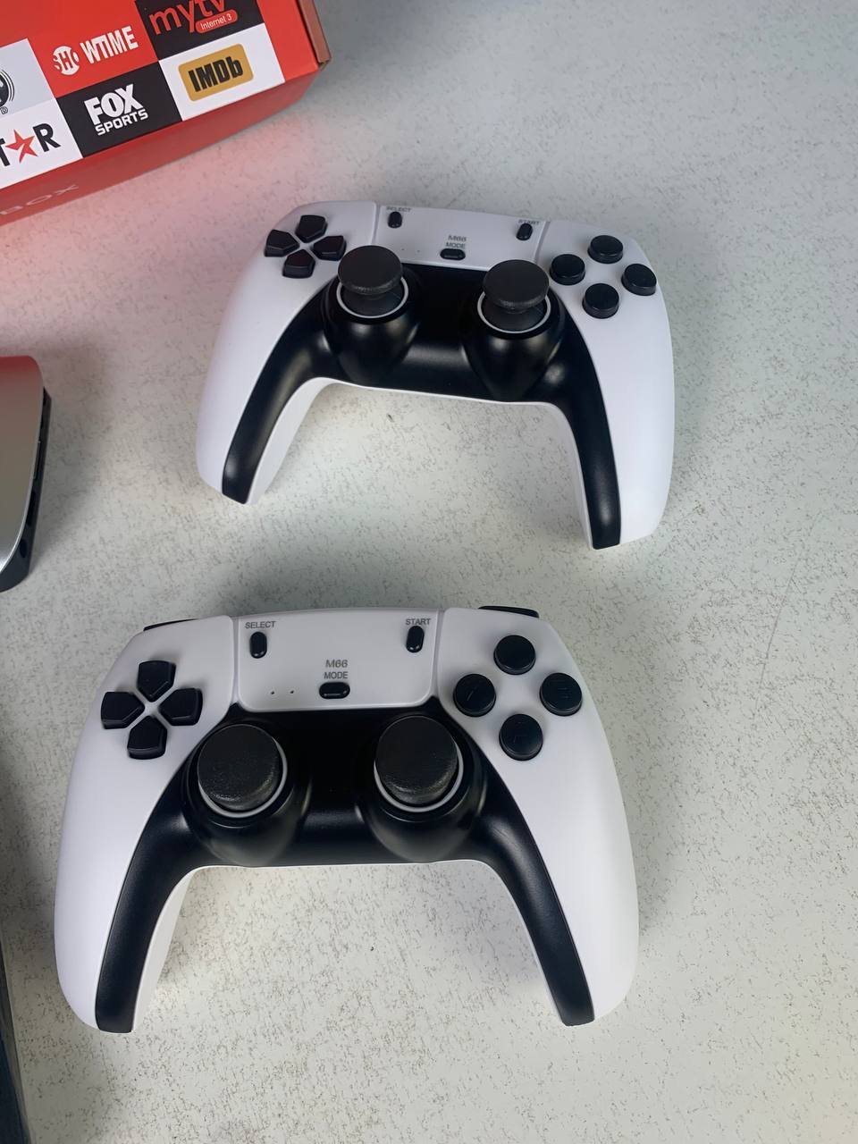 ⁦TV Box & Game Console M77 Ultra HD avec Deux Manettes et Télécommande - جهاز الترفيه والألعاب المتكامل⁩ - الصورة ⁦13⁩