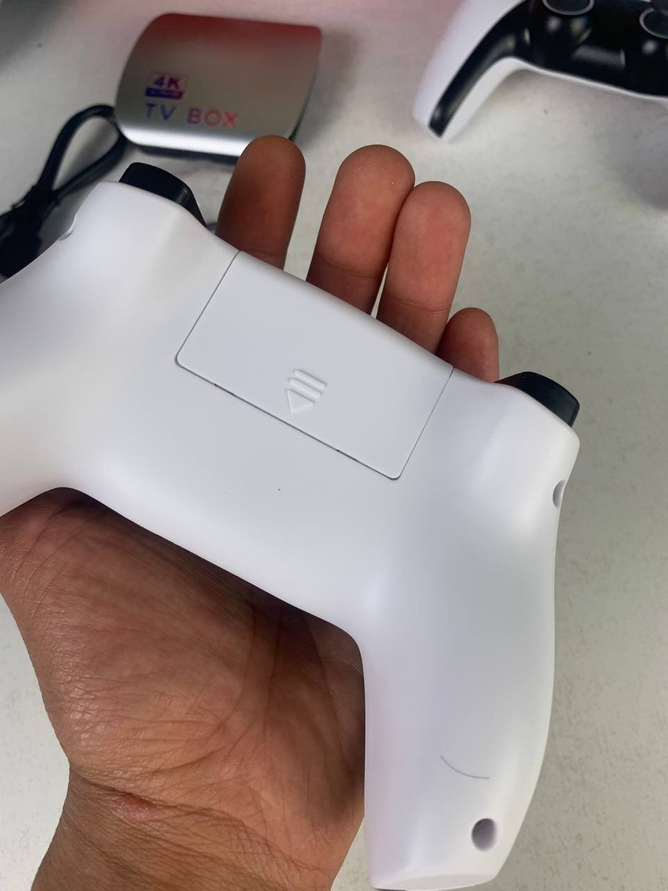 ⁦TV Box & Game Console M77 Ultra HD avec Deux Manettes et Télécommande - جهاز الترفيه والألعاب المتكامل⁩ - الصورة ⁦14⁩