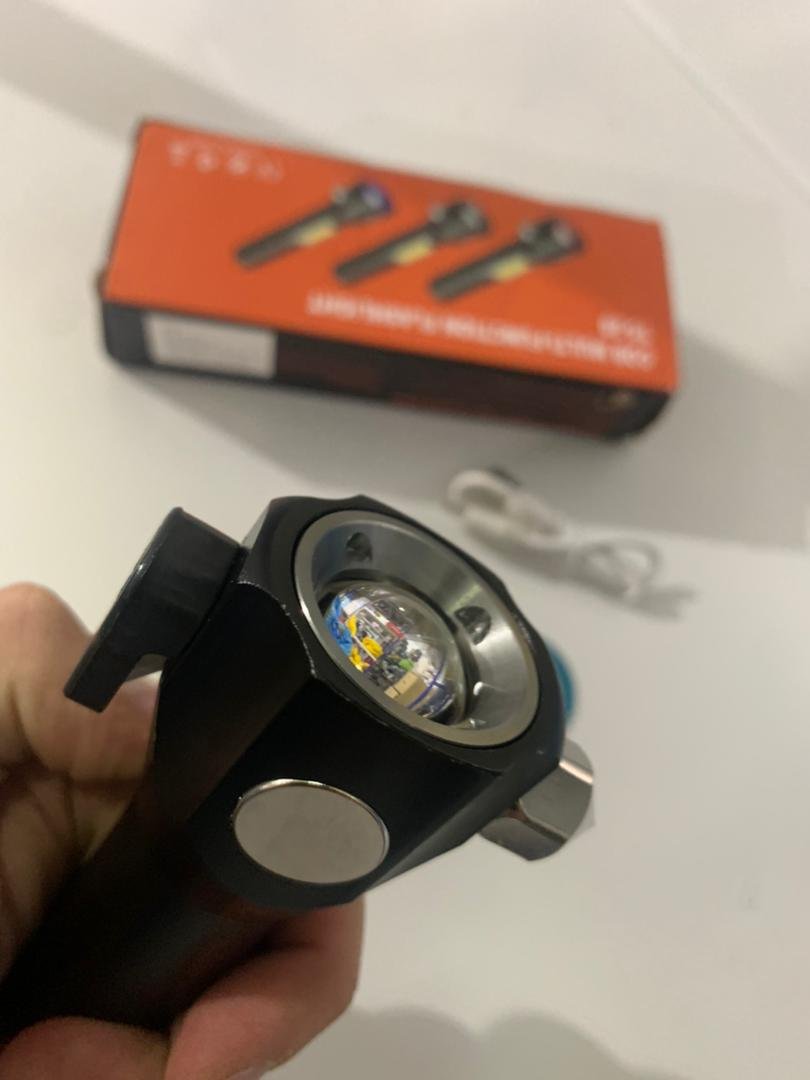 Lampe de poche rechargeable à LED avec brise vitre intégré - 300 Lumens - الصورة 2