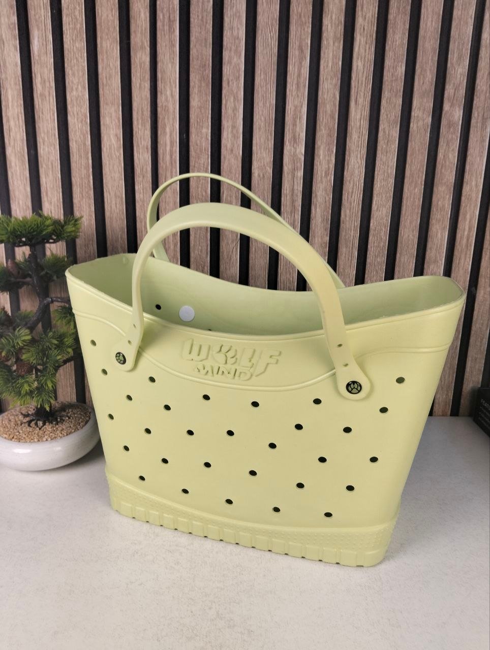 Sac de Plage Eva et Silicone Garni de Trous Grand Cabas Imperméable Tendance pour Été - حقيبة الشاطئ السيليكونية العصرية المقاومة للماء - الصورة 4