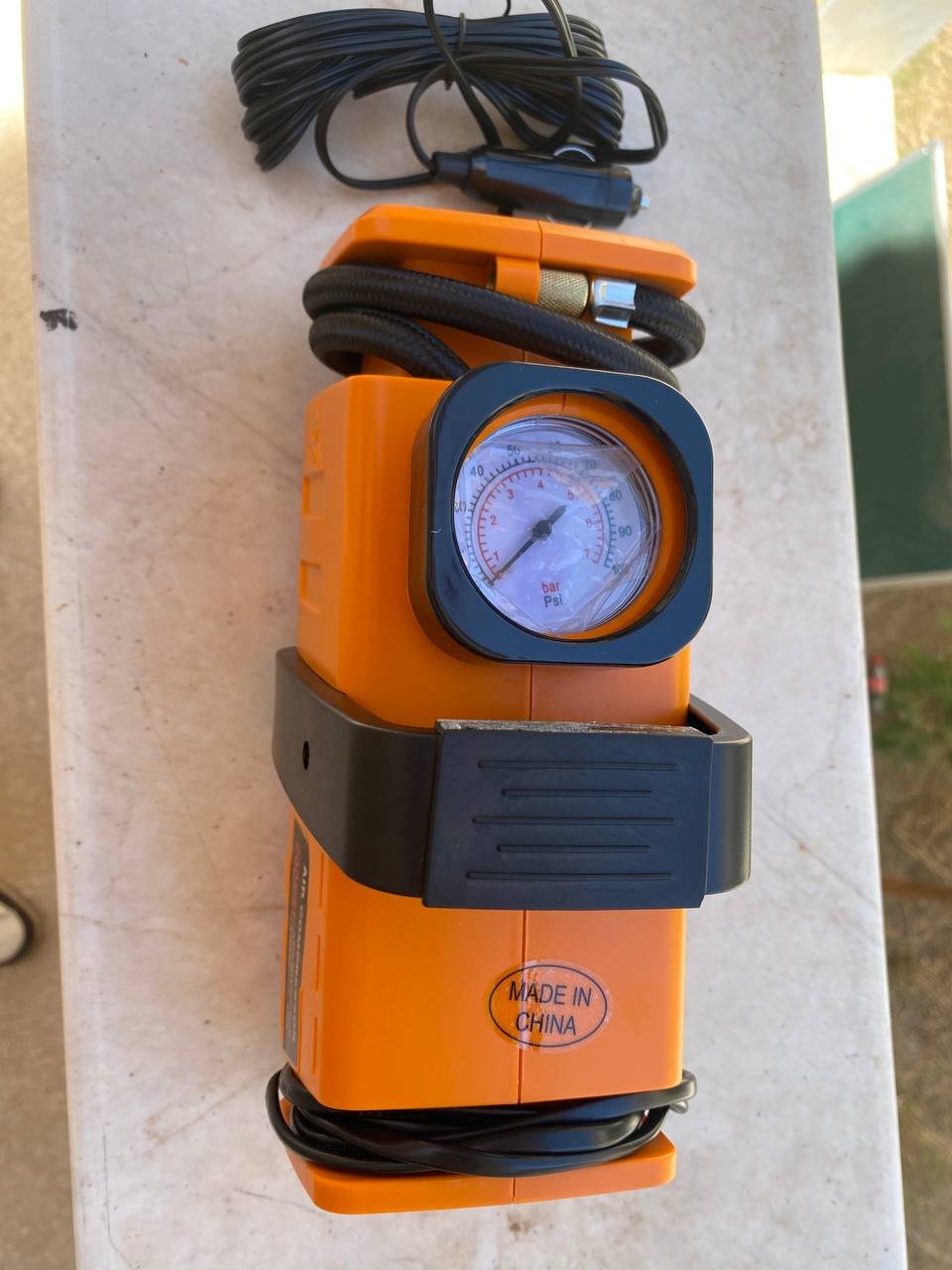 Compresseur d’aire a double adaptateur 220v/12v- 200psi - Orange - الصورة 2