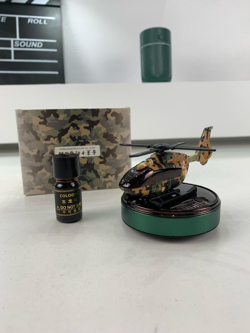 ⁦Diffuseur d’aromathérapie Solaire Décoration Style Avion Camouflage – موزع العطر في السيارة⁩ - الصورة ⁦2⁩