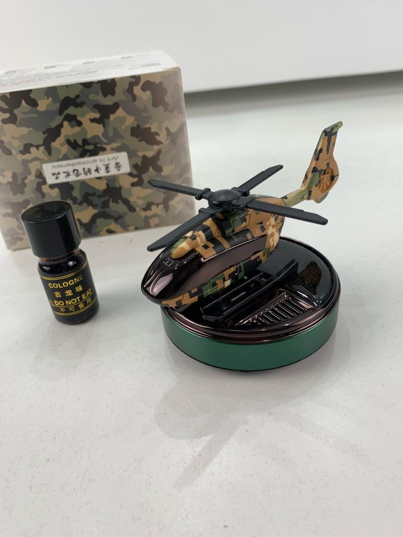 ⁦Diffuseur d’aromathérapie Solaire Décoration Style Avion Camouflage – موزع العطر في السيارة⁩ - الصورة ⁦3⁩