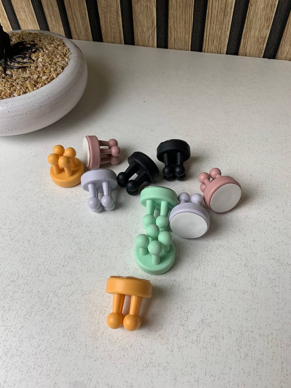 ⁦Ensemble de 10 attaches en silicone à fixer au mur multifonctionnels – طقم تثبيت أغراض على الحائط⁩ - الصورة ⁦2⁩