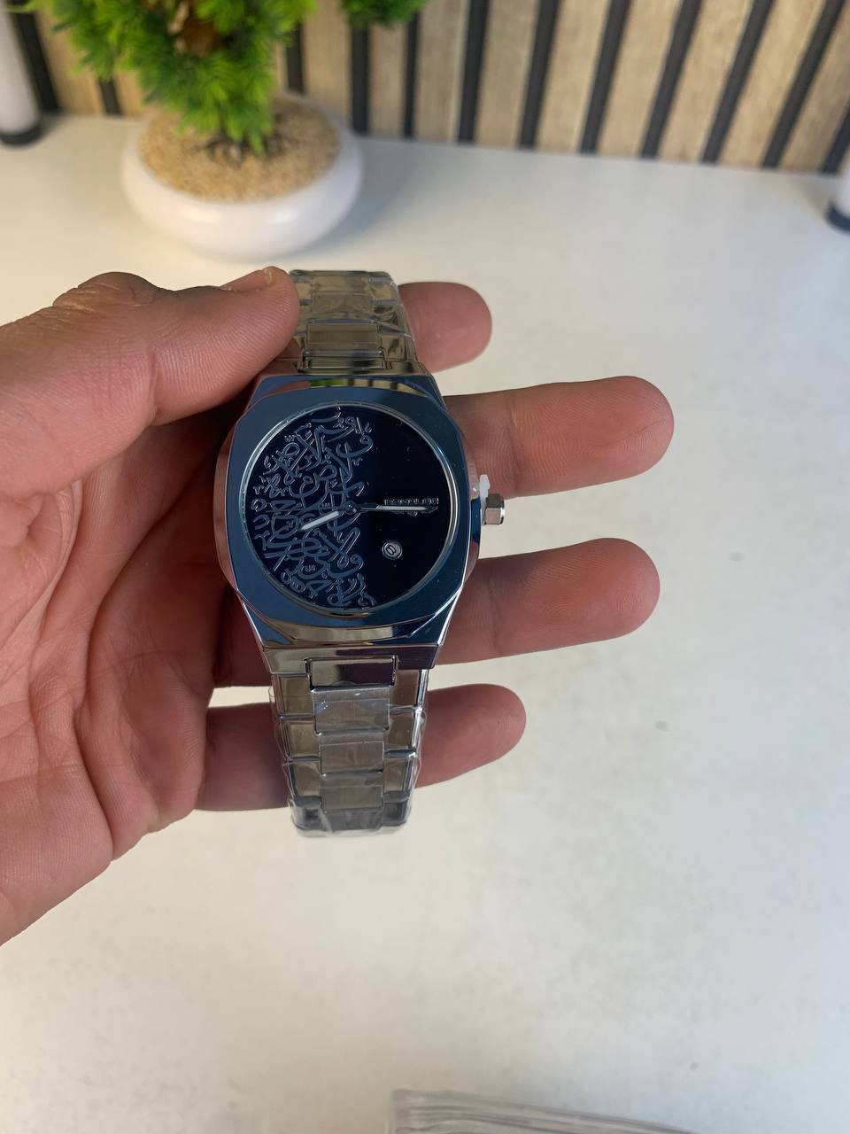 Montre Élégante avec Cadran en Calligraphie Arabe (3D Relief) - ساعة يد كلاسيكية بالخط العربي ثلاثي الأبعاد