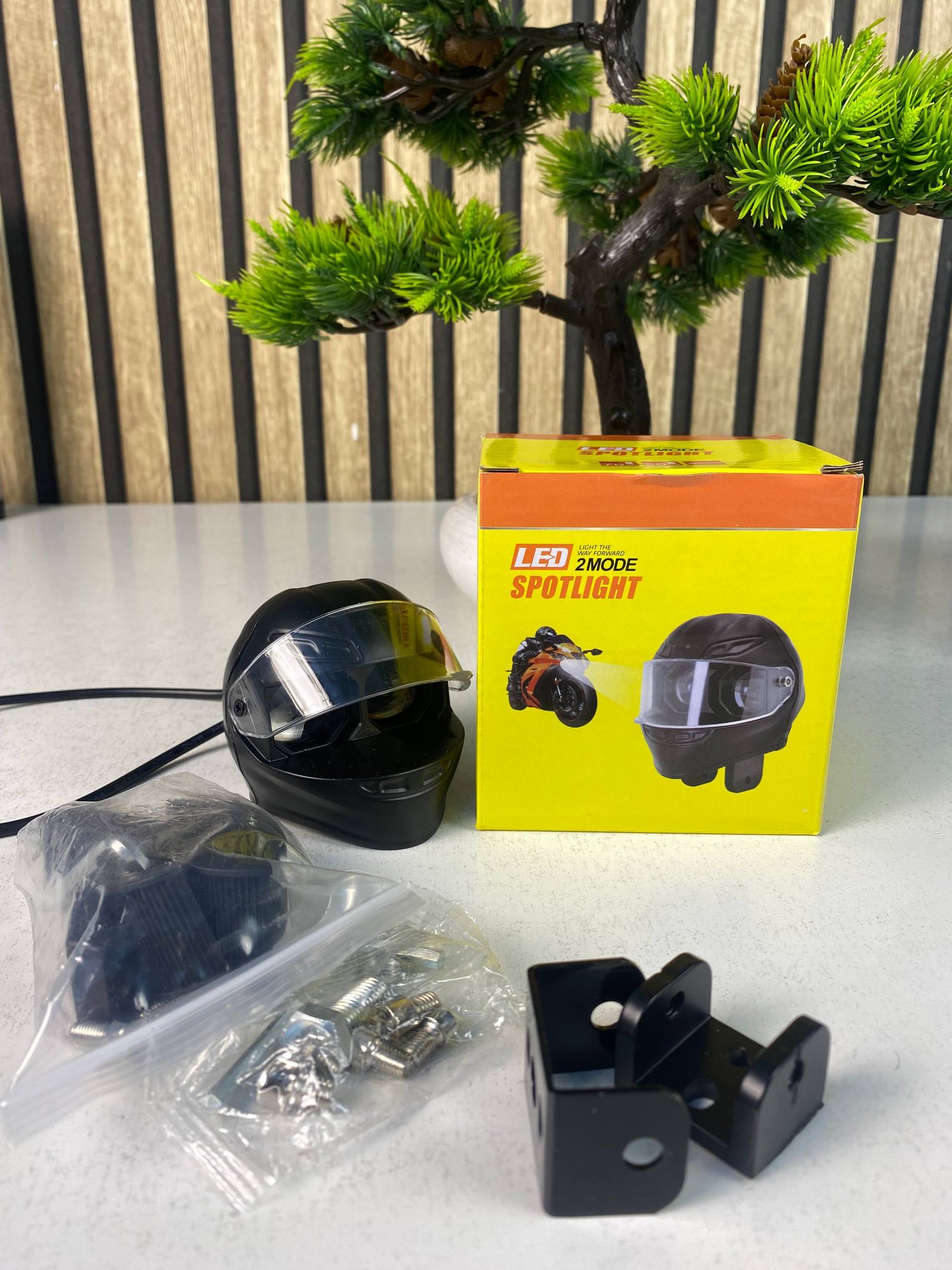 Projecteur LED Auxiliaire pour Moto et Scooter Double Couleur Blanc et Jaune Helmet Design 1Pcs - كشاف إضاءة لدراجات النارية بتصميم خوذة وإضاءة مزدوجة