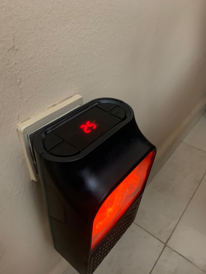 Chauffage Électrique Portable avec Effet Flamme 3D – مدفأة كهربائية محمولة بتأثير اللهب ثلاثي الأبعاد