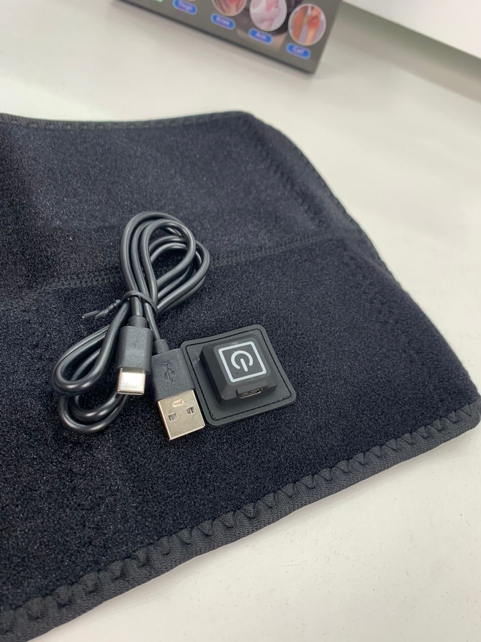 Coussin Chauffant Électronique pour Genou avec Trois Niveaux de Température – وسادة تدفئة إلكترونية للركبة بثلاث مستويات حرارة