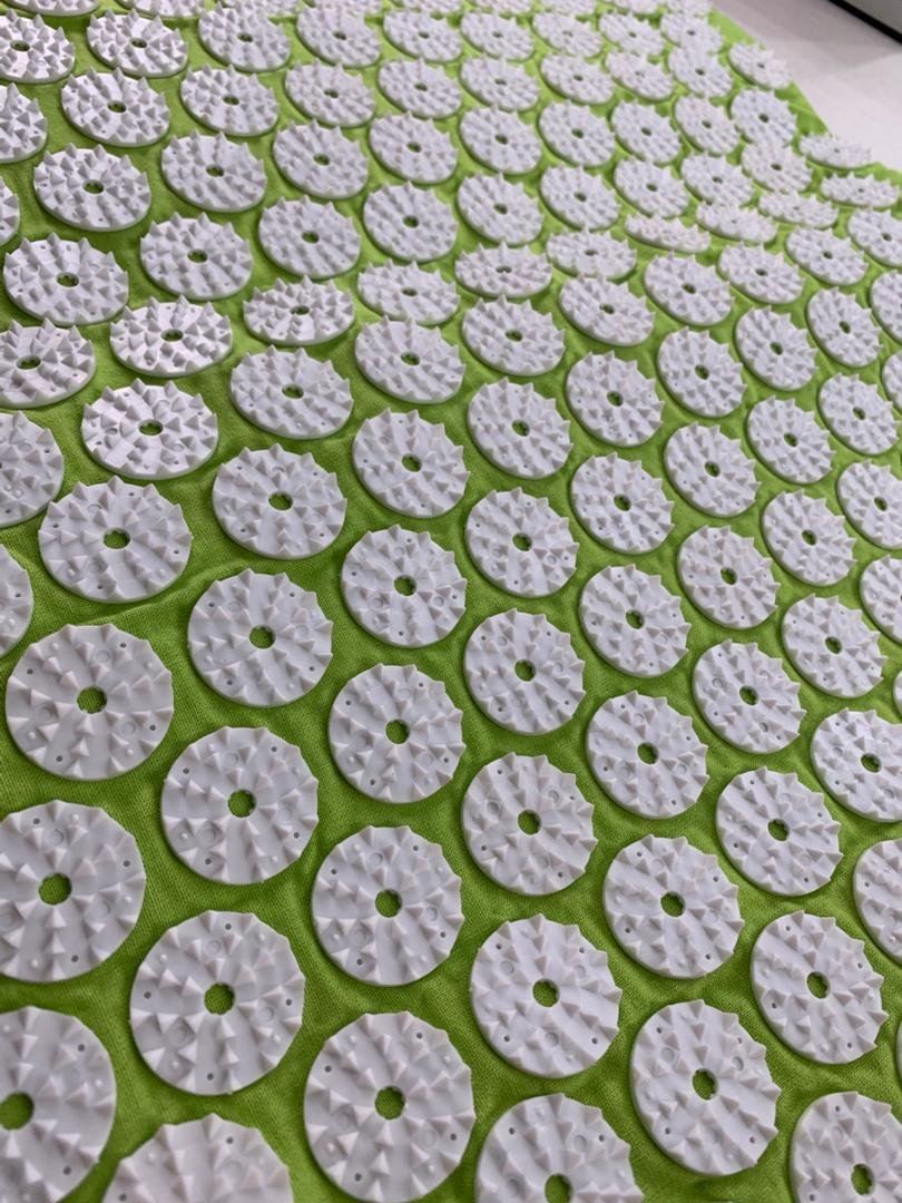Coussin et Tapis Massage en Polymère d’acupression avec Sac de Rangement – بساط تدليك مع وسادة وحقيبة متنقلة