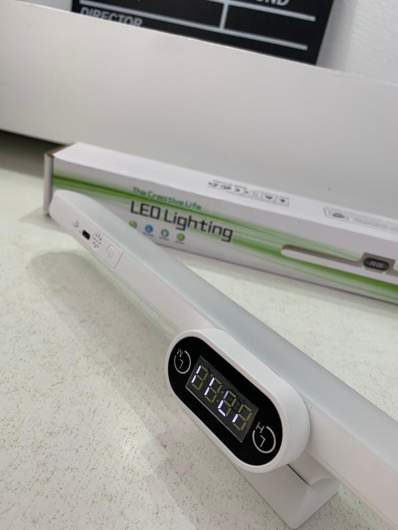 Barre lumineuse LED rechargeable tactile avec 3 modes de couleurs et minuterie GM – مصباح مغناطيسي قابل للتثبيت في عدة أماكن