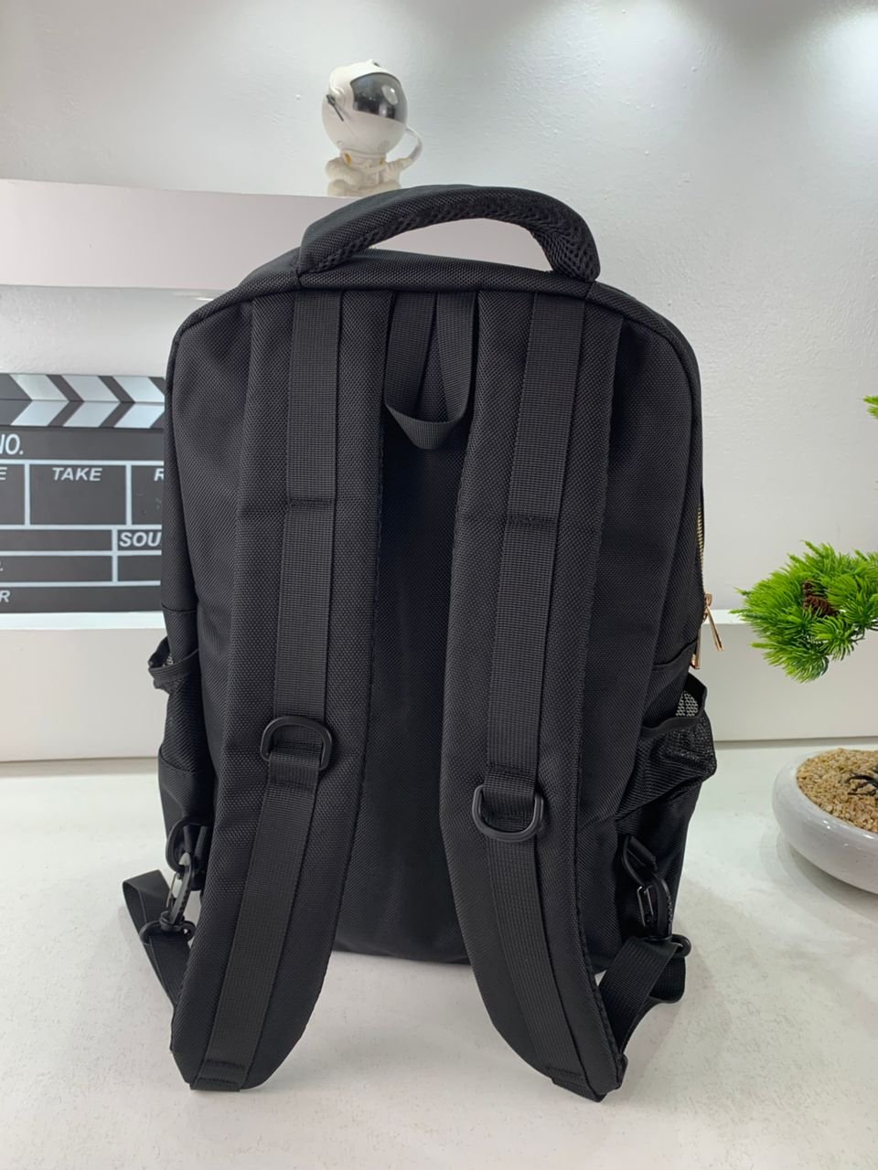 Sac à dos Coiffeur WAHL avec des Support pour Tondeuses et Outils Professionnels – حقيبة اغراض الحلاق