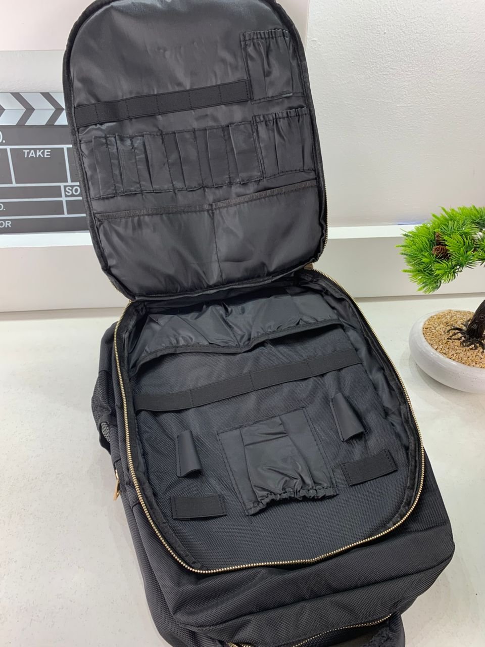 Sac à dos Coiffeur WAHL avec des Support pour Tondeuses et Outils Professionnels – حقيبة اغراض الحلاق