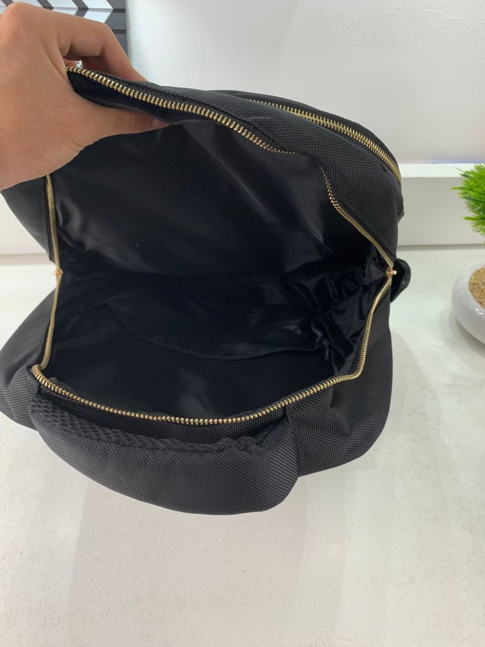 Sac à dos Coiffeur WAHL avec des Support pour Tondeuses et Outils Professionnels – حقيبة اغراض الحلاق