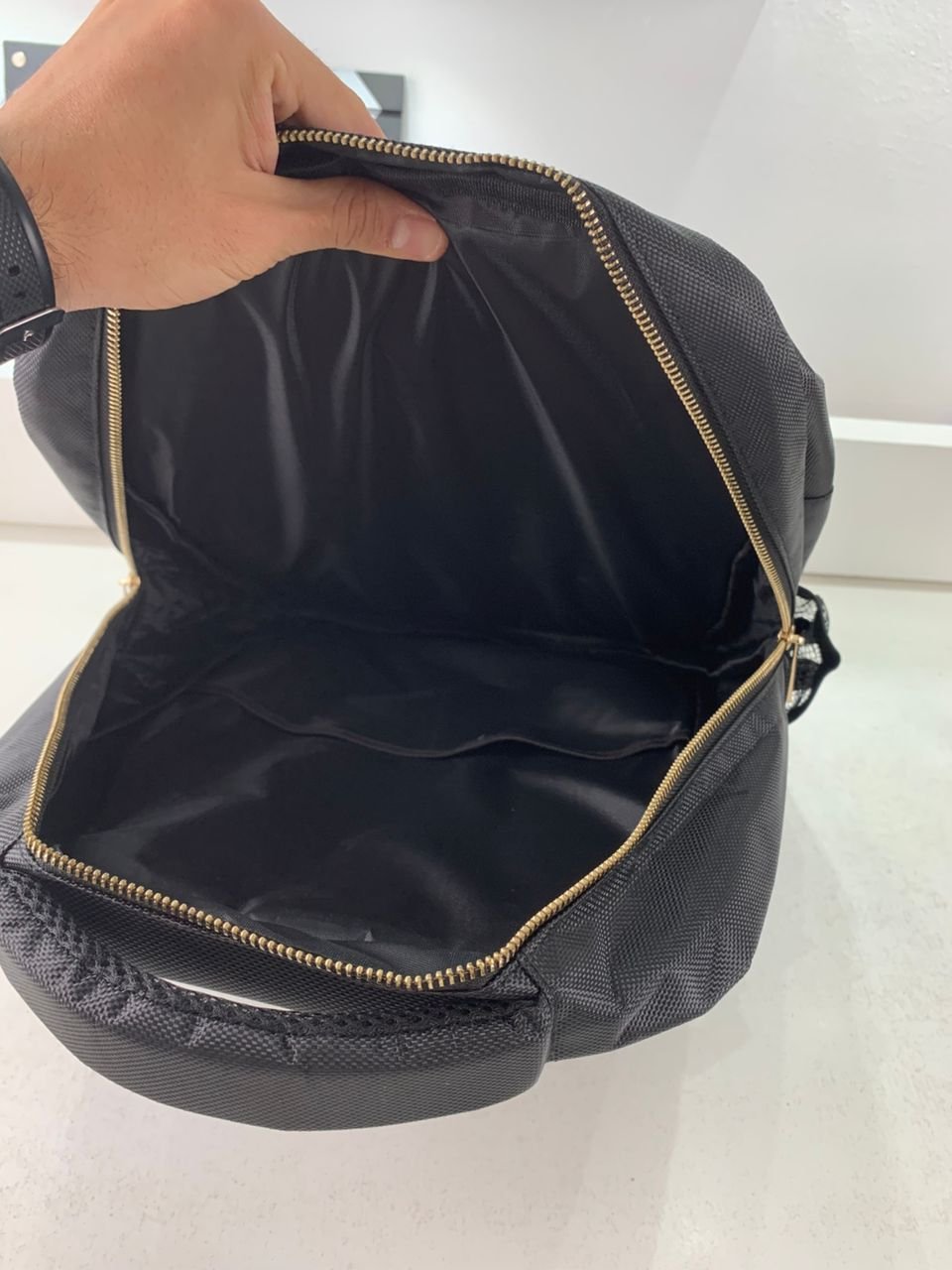 Sac à dos Coiffeur avec des Support pour Tondeuses et Outils Professionnels – حقيبة اغراض الحلاق