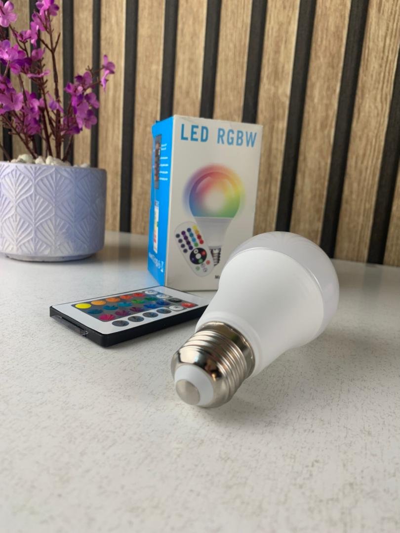 Ampoule LED RGBW E27 à intensité variable 16 couleurs – مصباح بأضواء ملونة