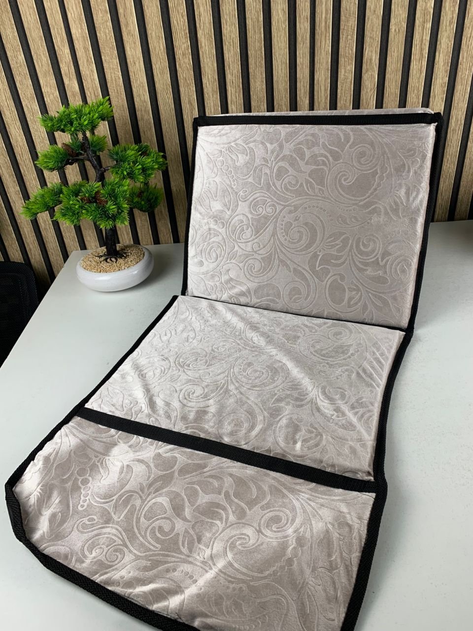 Tapis de Prière Sultan Pliable avec Dossier et Poche Arrière V2 – سجادة صلاة سلطان قابلة للطي مع مسند ظهر