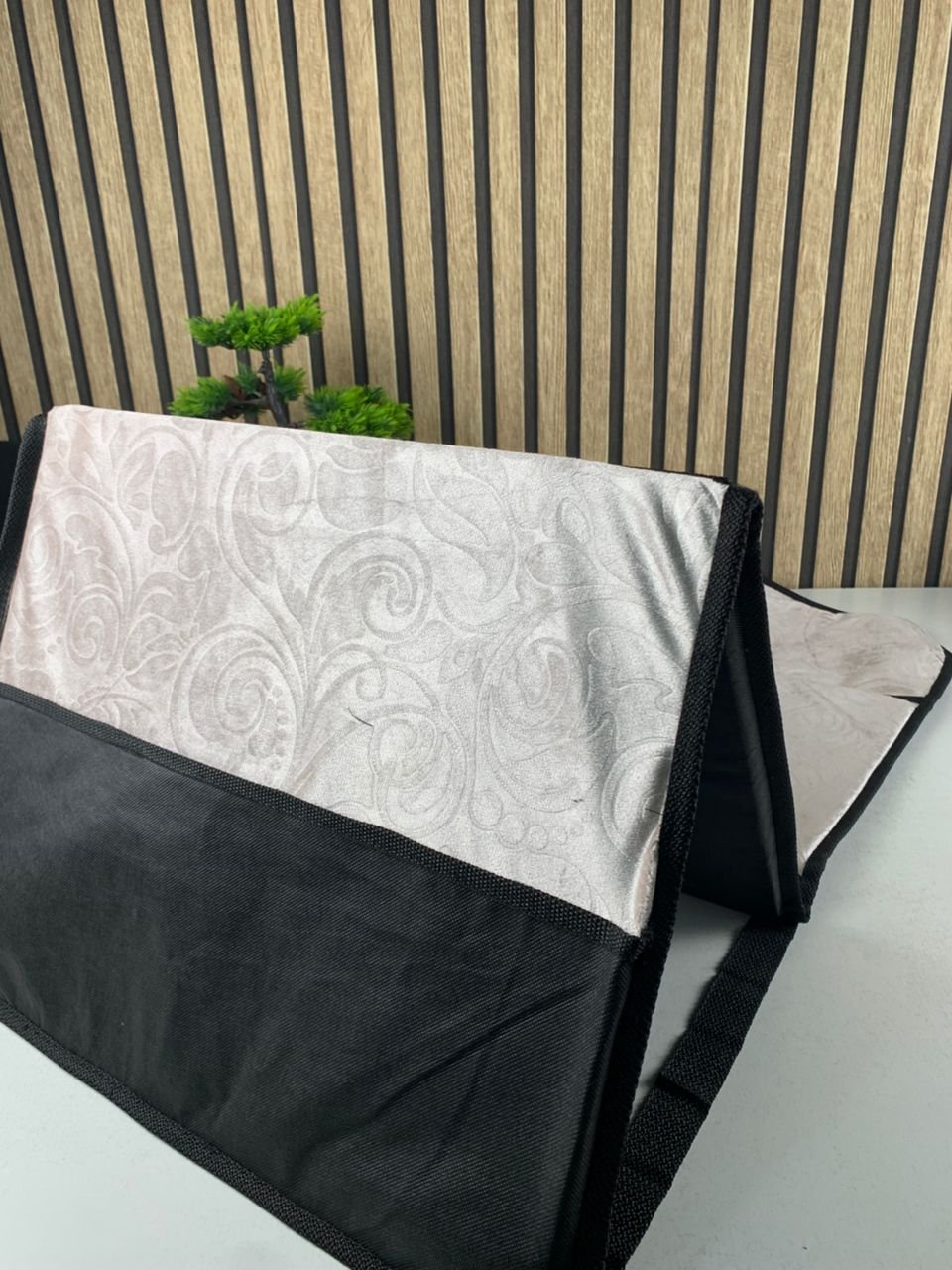 Tapis de Prière Sultan Pliable avec Dossier et Poche Arrière V2 – سجادة صلاة سلطان قابلة للطي مع مسند ظهر