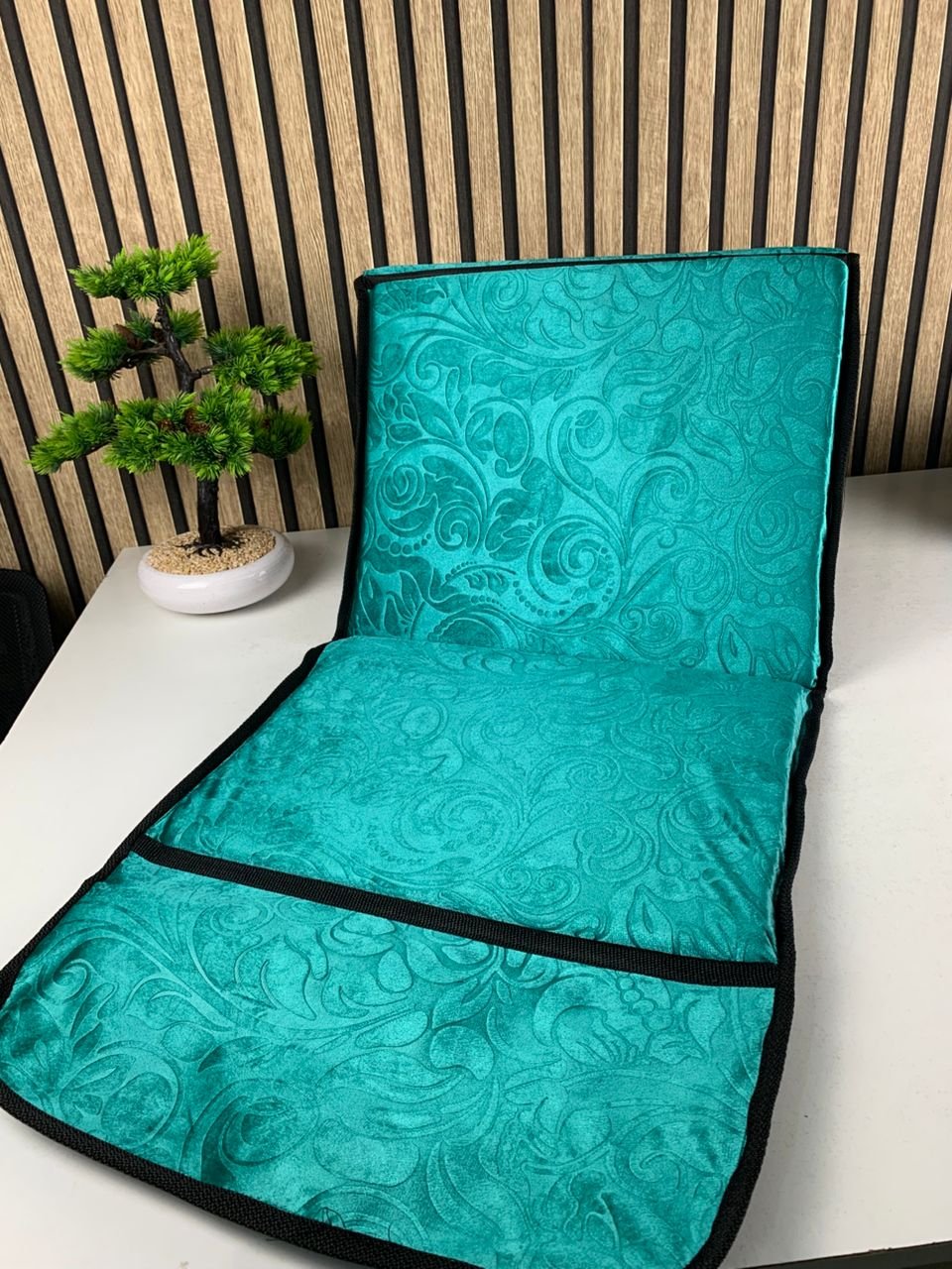 Tapis de Prière Sultan Pliable avec Dossier et Poche Arrière V2 – سجادة صلاة سلطان قابلة للطي مع مسند ظهر
