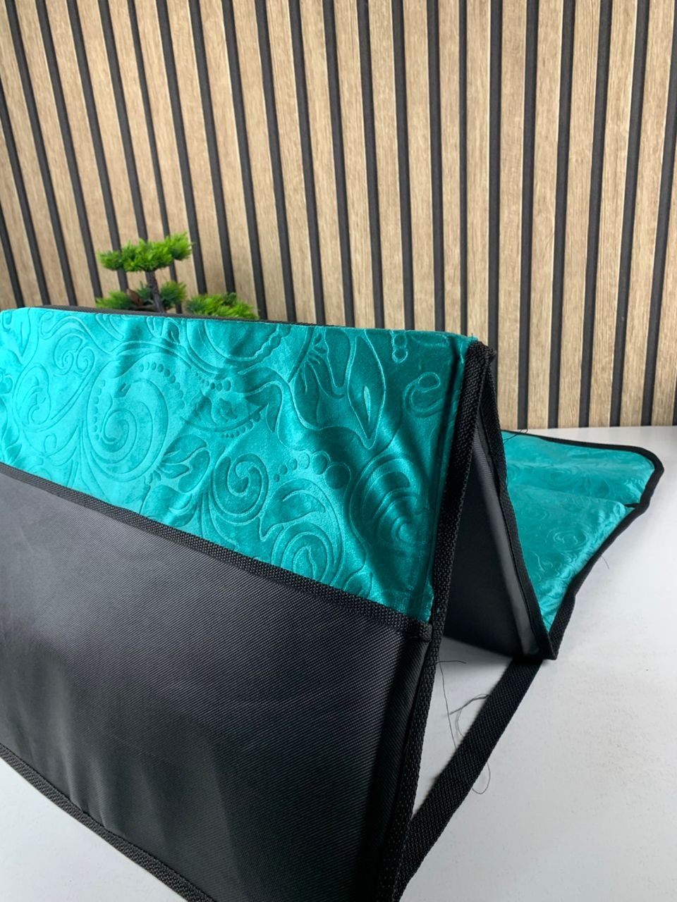 Tapis de Prière Sultan Pliable avec Dossier et Poche Arrière V2 – سجادة صلاة سلطان قابلة للطي مع مسند ظهر