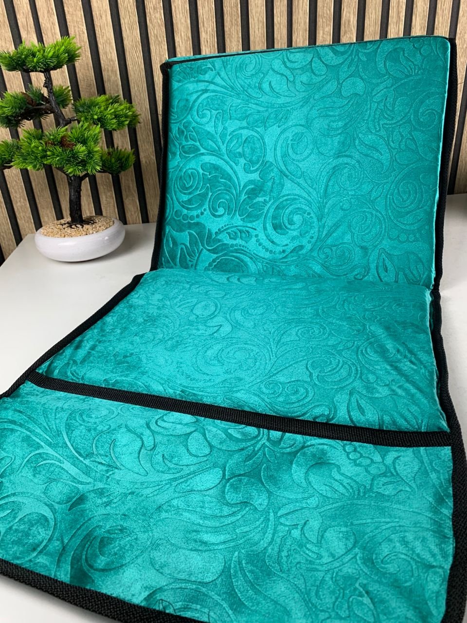 Tapis de Prière Sultan Pliable avec Dossier et Poche Arrière V2 – سجادة صلاة سلطان قابلة للطي مع مسند ظهر