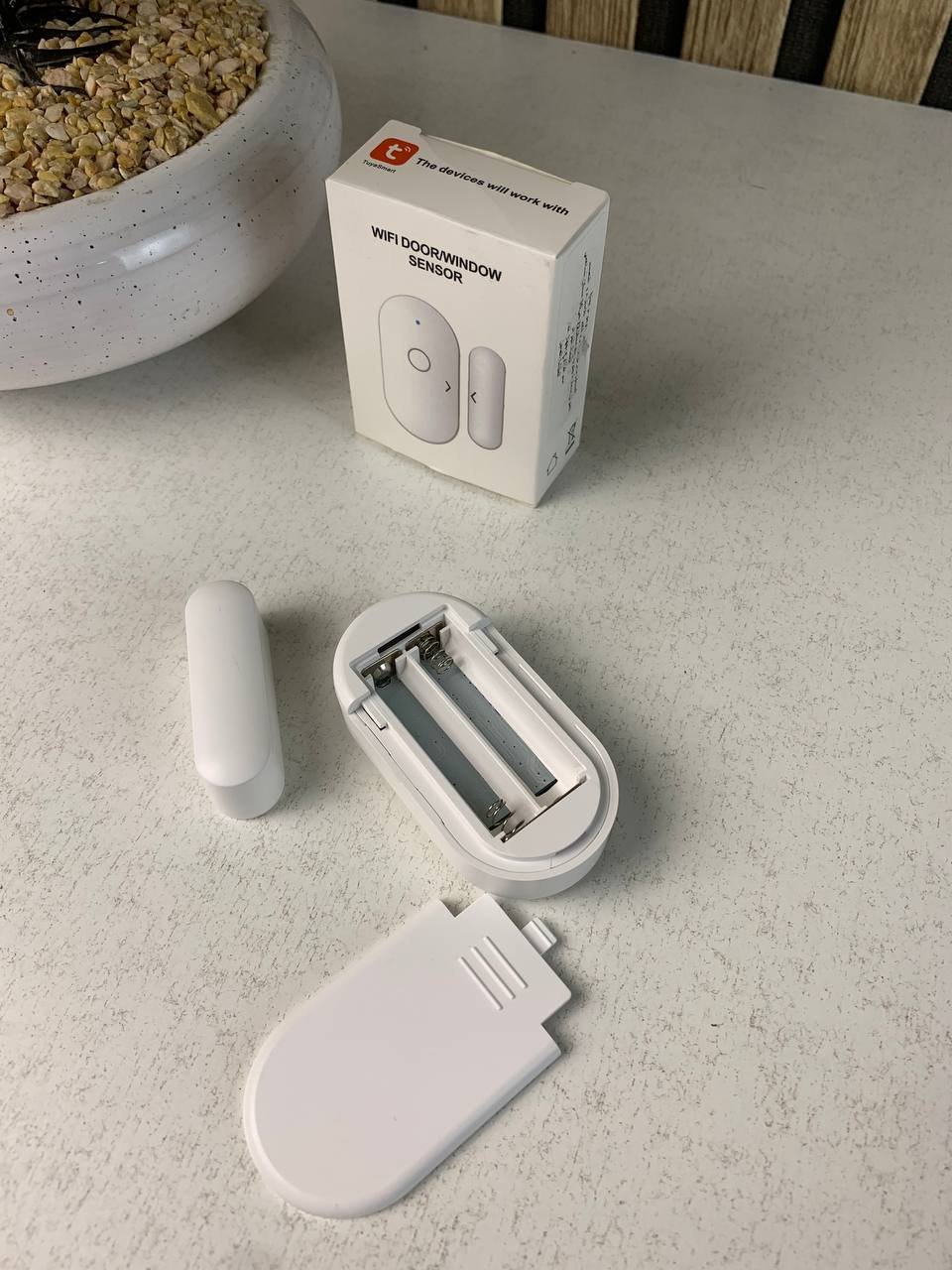 Détecteur de porte et fenêtre WiFi avec alarme capteur magnétique - مستشعر الأبواب والنوافذ الذكي