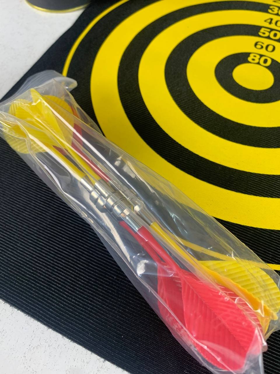 Jeu de fléchettes magnétique avec cible enroulable et suspendue avec 3 fléchettes incluses - لعبة رمي السهام